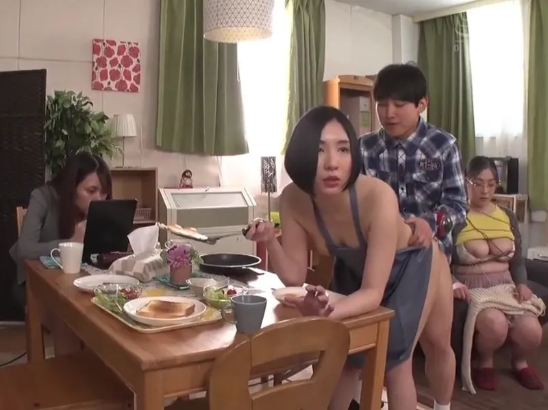 Cực phẩm trả bài cả gia đình với chiếc đồng hồ ngưng đọng thời gian