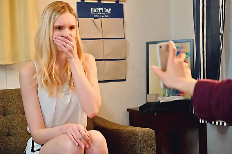 Em tây xinh vl bị con trai chủ nhà tống tình bằng clip thủ dâm