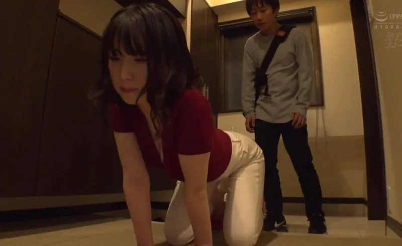 Cô nàng nhà bên thiếu thốn và cậu sinh viên số hưởng cạnh bên